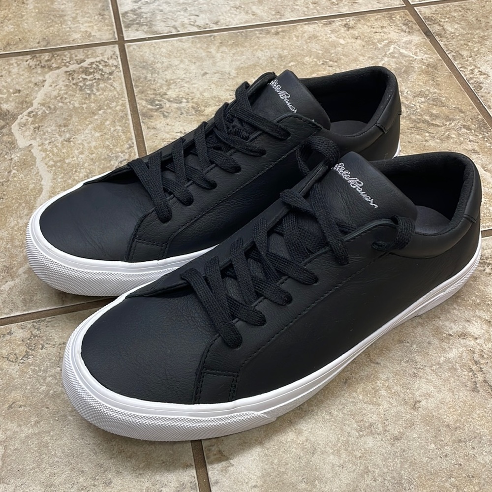 Men’s 9.5 Eddie Bauer Sneakers. Black leather with white outsole.